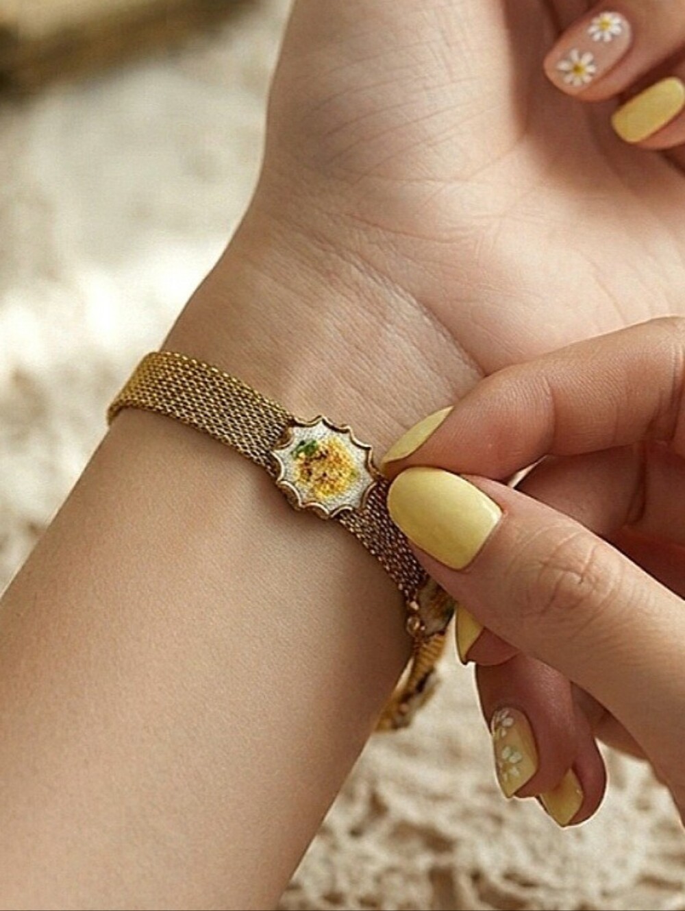 Vintage 1960s Victorian Revival Mesh Slide Bracelet Gold-tone Floral 6.5-7